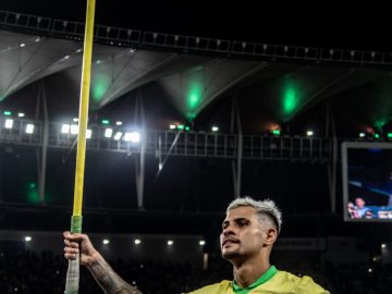 Bruno Guimarães comemorando gol pelo Brasil (Foto: Fernando Silva)