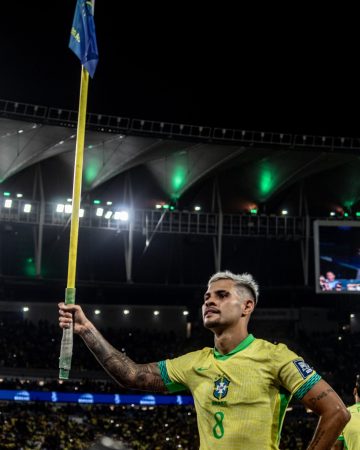 Bruno Guimarães comemorando gol pelo Brasil (Foto: Fernando Silva)