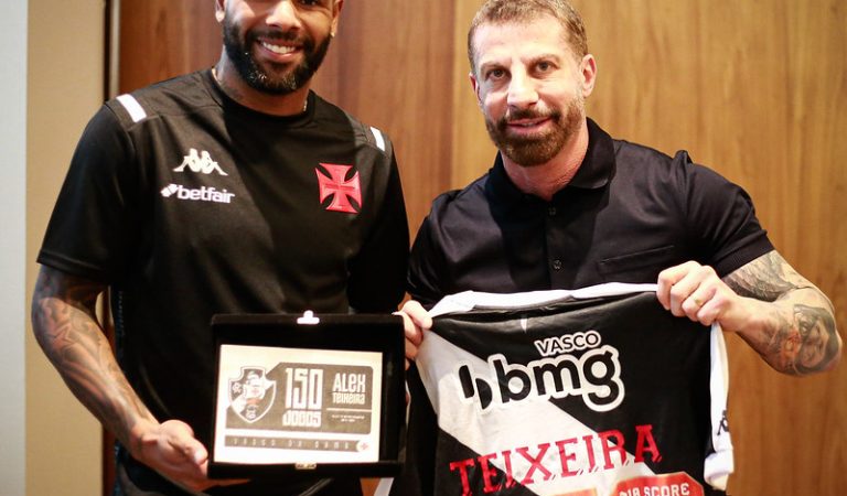 Vasco acerta rescisão contratual de Alex Teixeira
