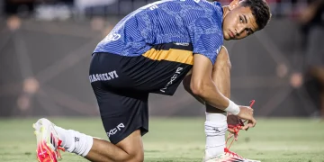 Deivid Washington durante aquecimento pelo Santos | Foto: Raul Baretta | Santos FC
