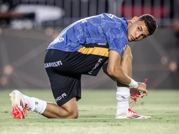 Deivid Washington durante aquecimento pelo Santos | Foto: Raul Baretta | Santos FC