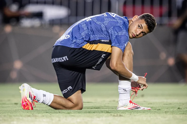 Deivid Washington durante aquecimento pelo Santos | Foto: Raul Baretta | Santos FC