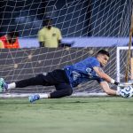 Brazão durante aquecimento | Foto: Raul Baretta - Santos FC.