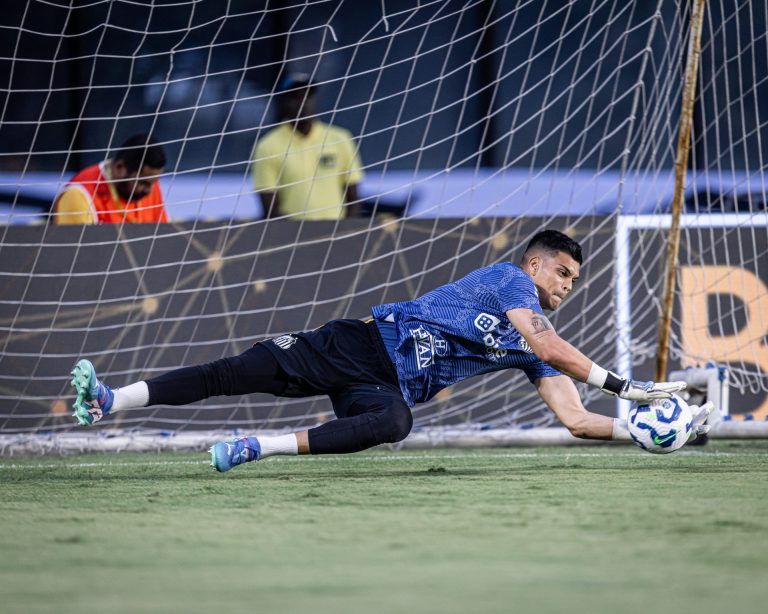 Brazão durante aquecimento | Foto: Raul Baretta - Santos FC.