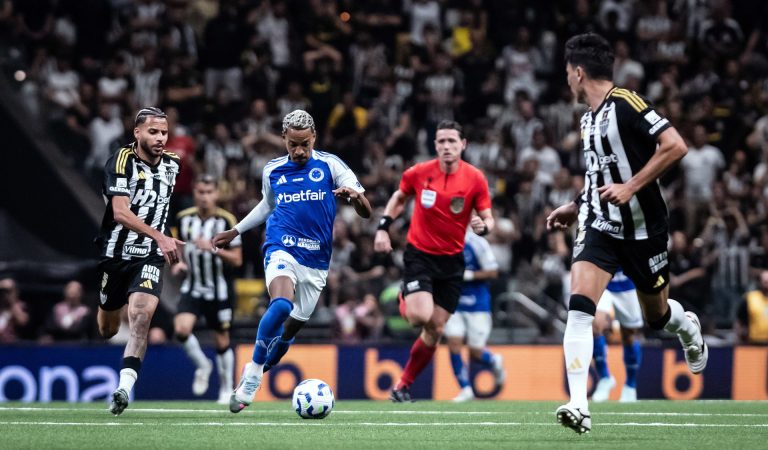 Matheus Pereira sente incômodo e vira dúvida para clássico