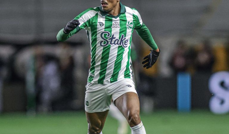 Caíque se consolida e atinge 50 jogos pelo Juventude