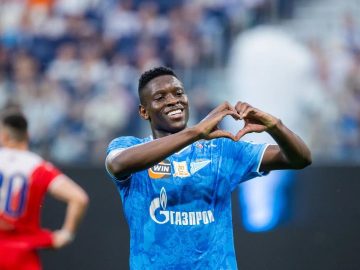 Luiz Henrique comemora seu gol pelo Zenit