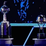Taças da Libertadores e Sulamericana lado a lado (Foto: Divulgação/Conmebol)