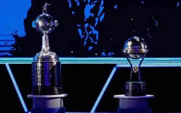 Taças da Libertadores e Sulamericana lado a lado (Foto: Divulgação/Conmebol)