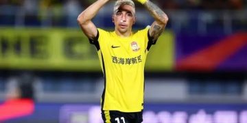 Davidson comemora gol que empatou o confronto para o Qingdao (Foto: Divulgação)