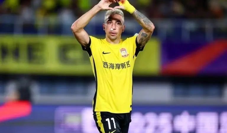 Davidson garante vitória do Qingdao marcando pelo segundo jogo consecutivo Davidson garante vitória do Qingdao marcando pelo segundo jogo consecutivo