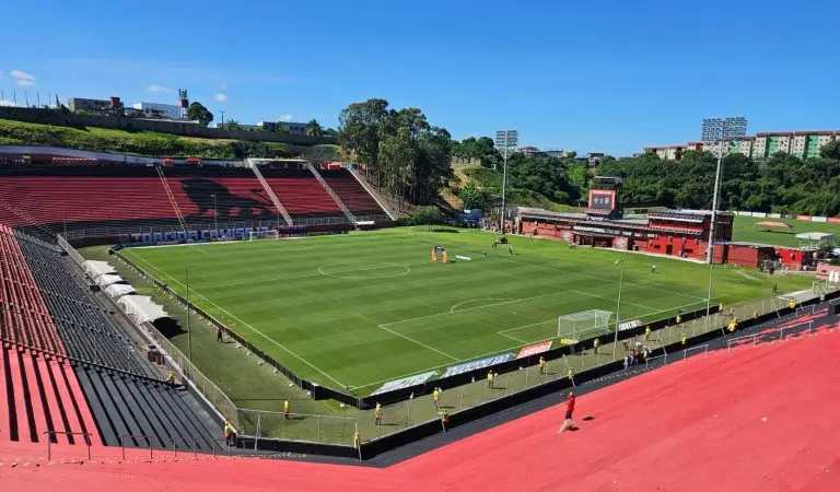 Vitória x Flamengo: Onde assistir, horário e escalações