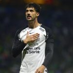 Apesar de sondagens de outros clubes, Gustavo optou por renovar com o Timão | Foto: Marcos Ribolli
