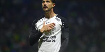 Apesar de sondagens de outros clubes, Gustavo optou por renovar com o Timão | Foto: Marcos Ribolli