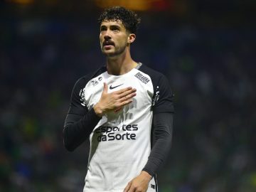 Apesar de sondagens de outros clubes, Gustavo optou por renovar com o Timão | Foto: Marcos Ribolli