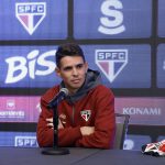 Oscar vira novamente desfalque no São Paulo. O meia não atua desde julho | Foto: Rubens Chiri -Saopaulofc.net
