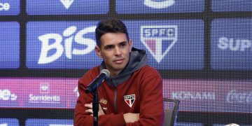 Oscar vira novamente desfalque no São Paulo. O meia não atua desde julho | Foto: Rubens Chiri -Saopaulofc.net