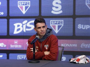 Oscar vira novamente desfalque no São Paulo. O meia não atua desde julho | Foto: Rubens Chiri -Saopaulofc.net