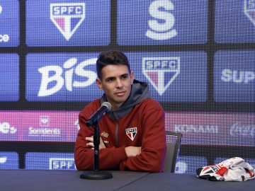 Oscar vira novamente desfalque no São Paulo. O meia não atua desde julho | Foto: Rubens Chiri -Saopaulofc.net