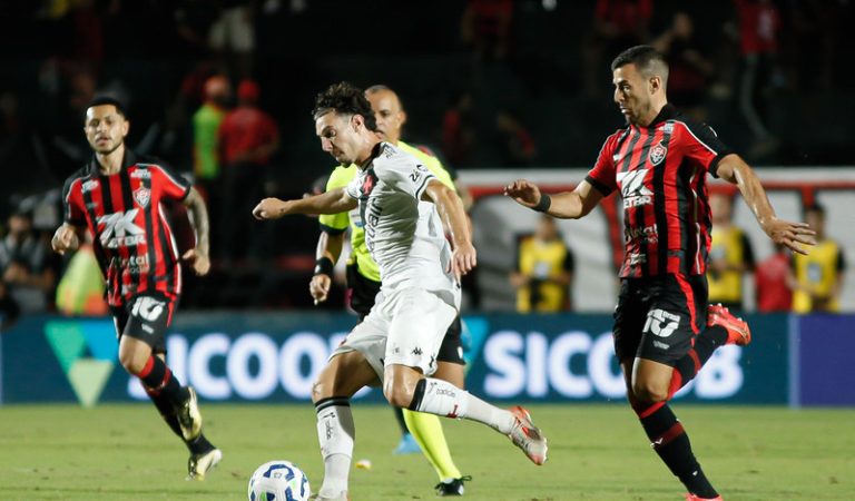 Em casa, Vasco recebe o Vitória no Campeonato Brasileiro Em casa, Vasco recebe o Vitória no Campeonato Brasileiro