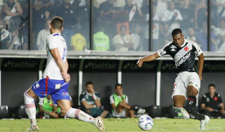 Vasco encara o Fortaleza na Arena Castelão