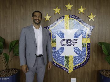 Samir Xaud, presiente da CBF, estuda fazer mudanças na arbitragem para 2026 | Foto: @rafaelribeirorio l CBF