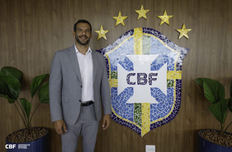 Samir Xaud, presiente da CBF, estuda fazer mudanças na arbitragem para 2026 | Foto: @rafaelribeirorio l CBF