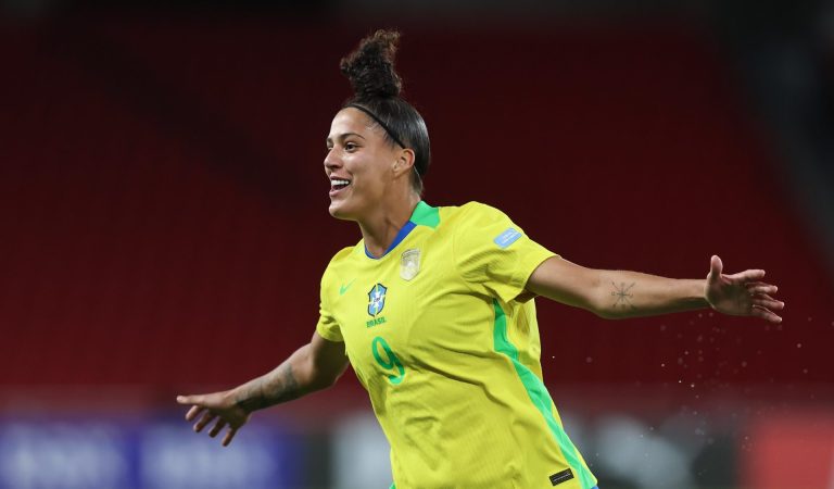 Palmeiras vende Amanda Gutierres, maior artilheira do clube