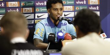 Rodrygo durante coletiva | Foto: @rafaelribeirorio - CBF