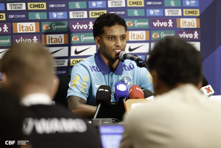 Rodrygo durante coletiva | Foto: @rafaelribeirorio - CBF