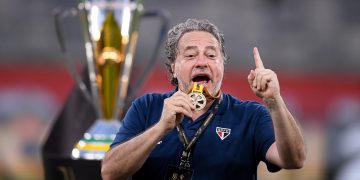 Julio Casares, Presidente do São Paulo, durante celebração de título | Foto: Gledston Tavares - Eurasia Sport Images | Getty Images