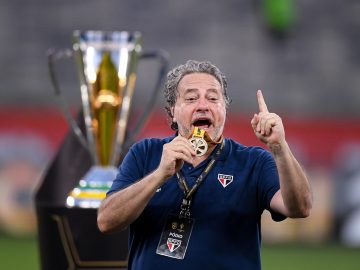 Julio Casares, Presidente do São Paulo, durante celebração de título | Foto: Gledston Tavares - Eurasia Sport Images | Getty Images