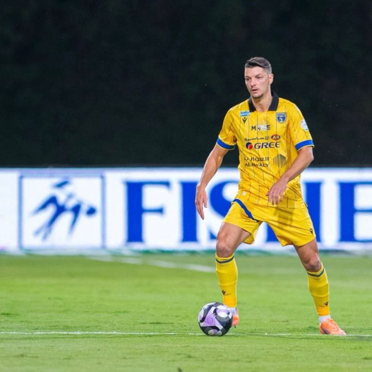 Andrei Girotto atuando pelo Al-Taawoun