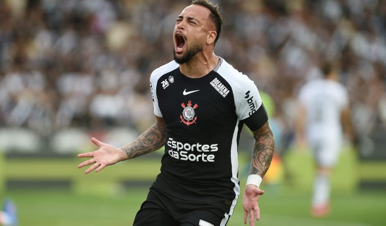 Corinthians quer permanência de Maycon, mas dívida é entrave