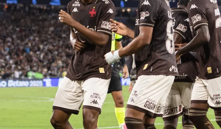 Vasco supera o Fluminense com brilho de Rayan