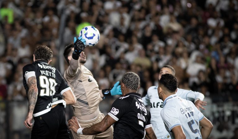 Vasco enfrenta o Grêmio com o objetivo de dar fim à má fase