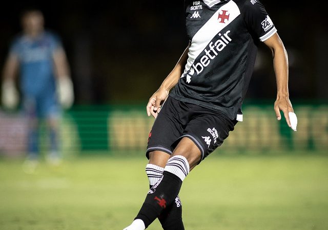 Pensando em 2026, Vasco trata até 10 atletas como negociáveis