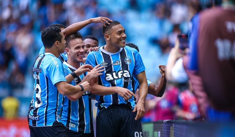 Grêmio domina o Vasco e vence sem dificuldades