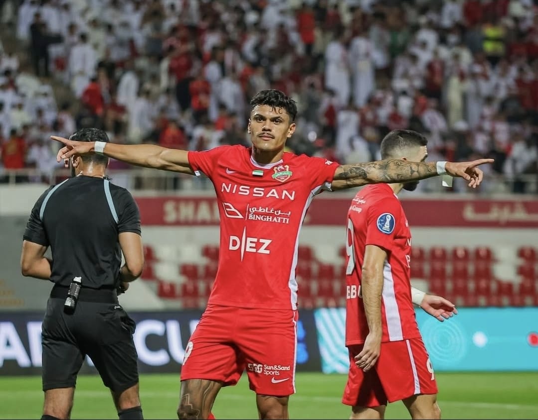 Mateusão brilha e dá vantagem ao Shabab Al-Ahli na Copa da Liga do Emirados