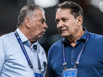 Paulo Pelaipe (à esquerda) junto com Pedrinho, dono do Cruzeiro | Foto: Gustavo Aleixo - Cruzeiro