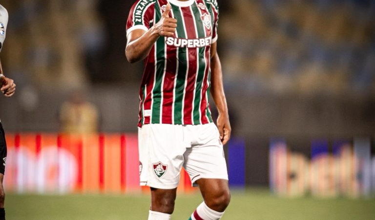 Thiago Santos vem sendo pouco utilizado mesmo com bons números no Fluminense