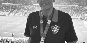 Celso barros no Maracanã assistindo o jogo do Fluminense.