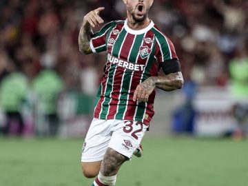 Lucho Acosta comemorando seu gol contra o Flamengo.