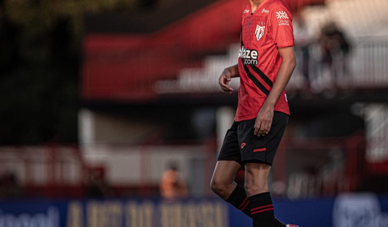 Jorginho se recupera de lesão e está à disposição do Atlético-GO