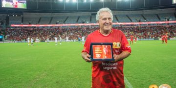Zico durante a 20ª edição do Jogo das Estrelas no Maracanã (Foto: Divulgação JDE)