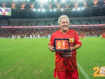 Zico durante a 20ª edição do Jogo das Estrelas no Maracanã (Foto: Divulgação JDE)