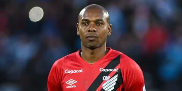 Fernandinho em ação pelo Athletico (Foto: José Tramontin/CAP)