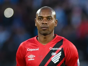 Fernandinho em ação pelo Athletico (Foto: José Tramontin/CAP)