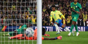 Estêvão comemora primeiro gol do Brasil diante do Senegal (Foto: Ryan Pierse/Getty Images)