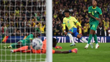 Estêvão comemora primeiro gol do Brasil diante do Senegal (Foto: Ryan Pierse/Getty Images)